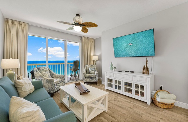 GULF FRONT @ CELADON BEACH ~ GULF FRONT Bedroom! ~ Free Beach Service! ~2 Bedrooms w/Bunk Room & 2 Baths