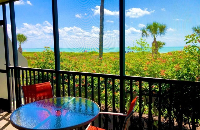 Gulf-Front: Dreamy Views, Renovated, Steps from Beach