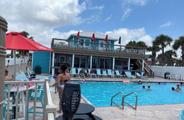 Gulf Highlands beach resort, Beach access close to Walmart,