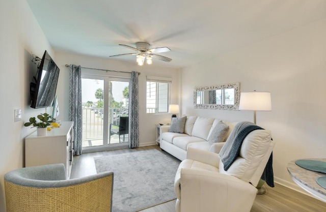 Gulf Shores Escape Resort Condo with Balcony