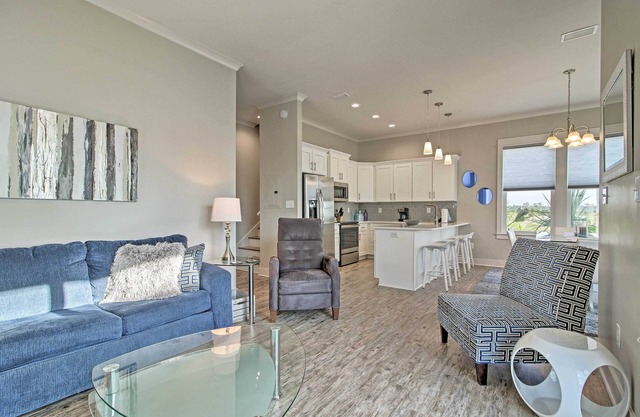 Gulf Shores Home w/Shared Pool, 2 Blocks to Beach