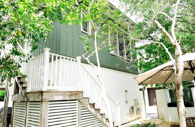 Gulfside Rosemary "Freedom Carriage House" |Studio |Sleeps 4 | 2 Bikes