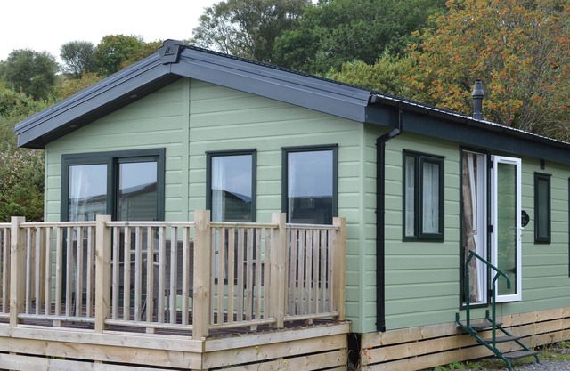 GUNNERA LODGE, pet friendly, country holiday cottage in Oban