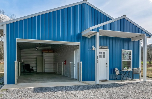Guntersville Lake House with 32' Boat Garage, No-Stairs Entrance, Wi-Fi