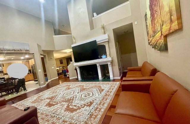 Gurnee home with King Queen beds for Vacations,six flags Celebrate Eid, Navy GL