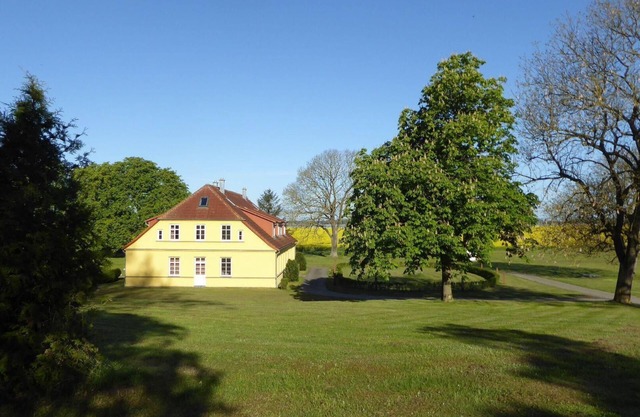 Gut Rattelvitz Galerie D, hochwertig, Sauna, Kamin, eTankstelle, Spielscheune, 15.000qm Parkland