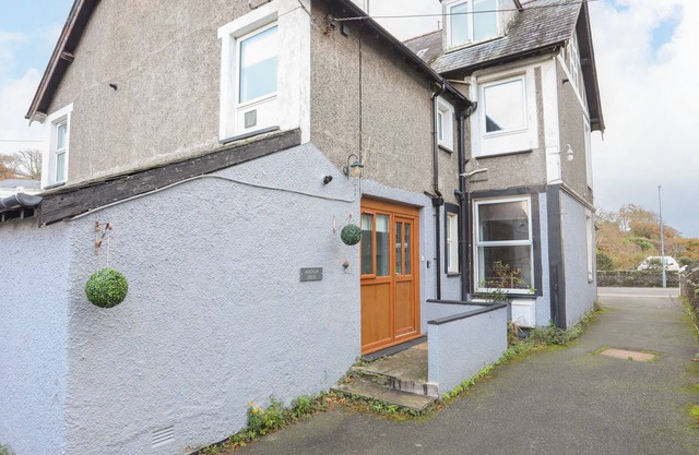 GWELDON - ANCHOR DECK, pet friendly in Porthmadog