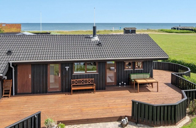 "Gyda" - 100m from the sea by Interhome