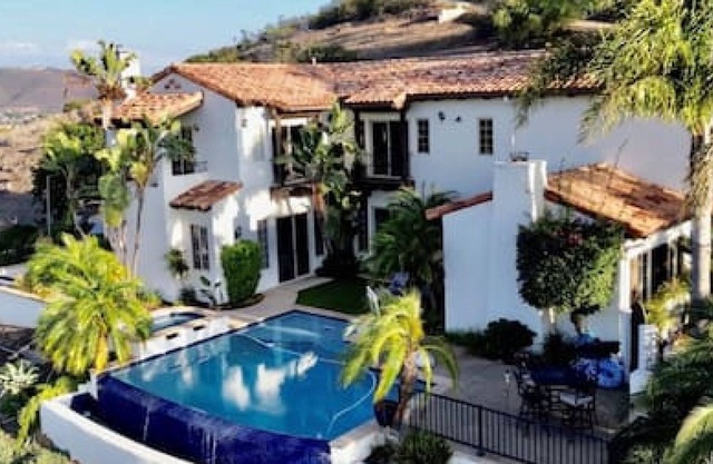 [H4] Love at First Syrah private oasis!