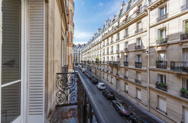 Habitat Parisien -2BR/1BA Courcelles Parc Monceau