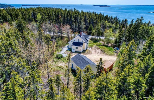 Hackmatack Haven - Clean, Close to Sand Beach