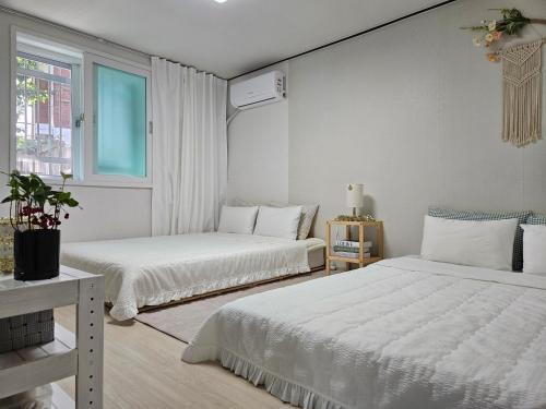 Haenggung-dong Stay