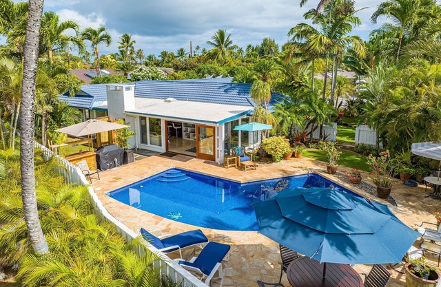 Hale Aloha: Luxe Waterfront Home, Island Vibe, Private Pool, Near Kailua Beach