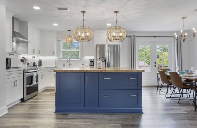 Half Mile to East Beach/Golf Cart District/POOL/Spacious Home/Fast Wi-Fi