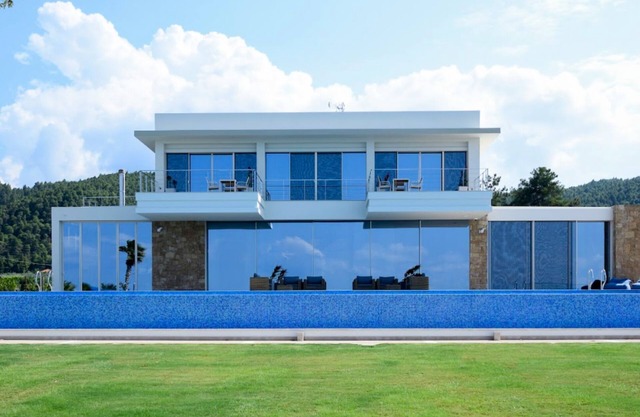 Halkidi's Mesmerizing 6BR Villa with Pool