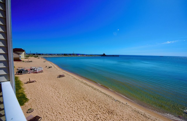 Hamilton Inn Select Beachfront Mackinaw City