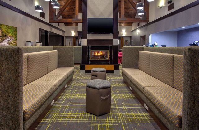Hampton Inn & Suites Cleveland-Airport/Middleburg Heights