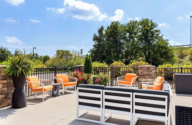 Hampton Inn & Suites Canton