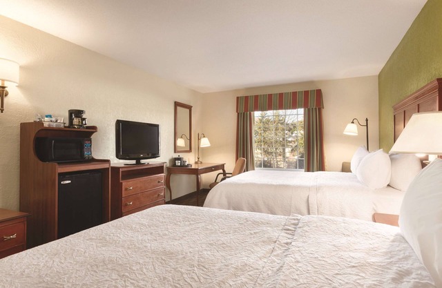Hampton Inn & Suites Greenfield