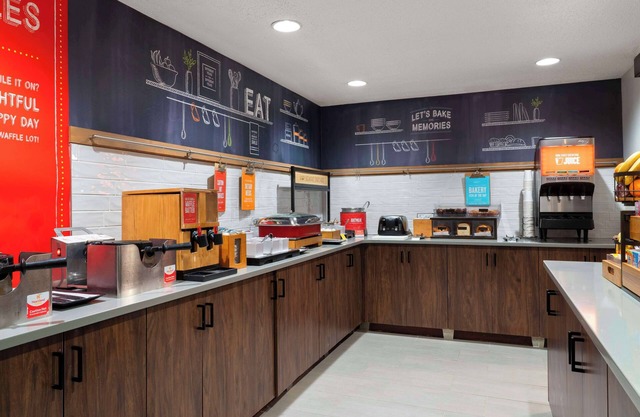 Hampton Inn & Suites Newport News (Oyster Point)