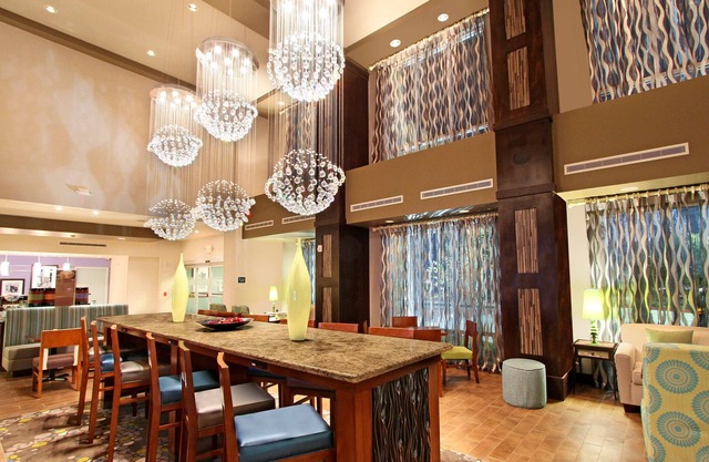 Hampton Inn & Suites Winnie