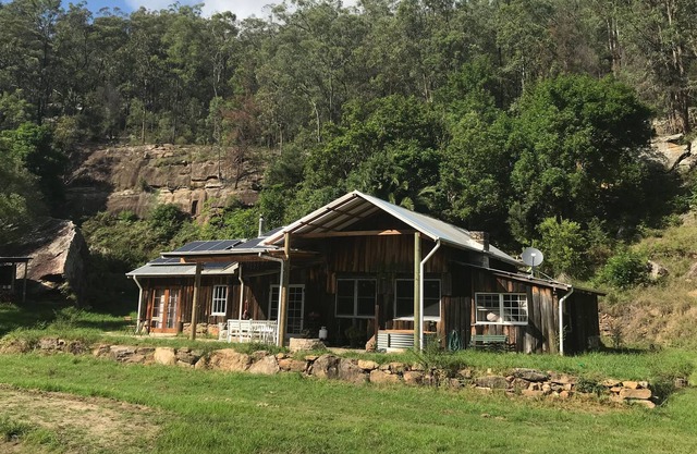 Hand crafted Bush Cottage in a Secluded Valley