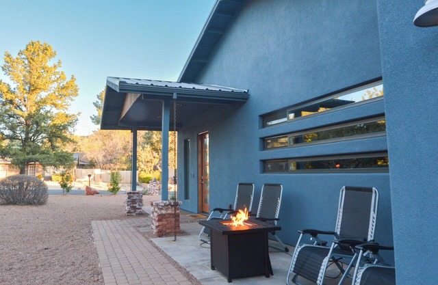 Hanging in Sedona, Hot Tub, Heated Pool, Trail Access, and NO checkout chores!