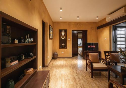 Hanoian Old Style Apt Free Parking Old Quarter