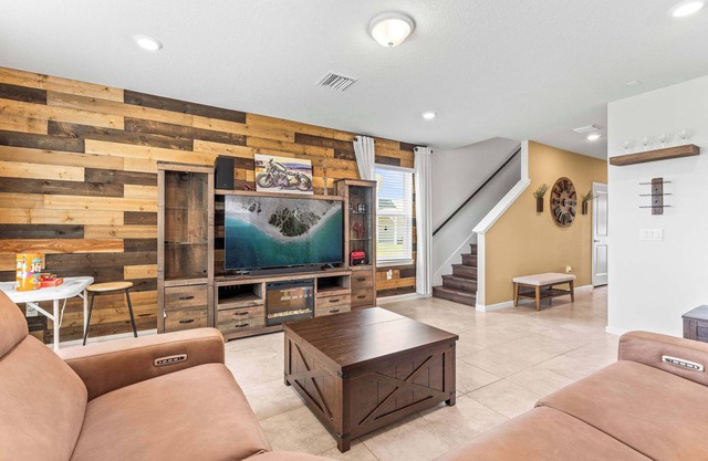 Happy Daze - Home for 8