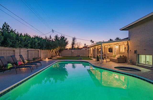 Happy Desert House ★ Heated Pool ★ Great Location