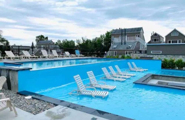 Happy mont Ste-Anne, RÉNOVÉ, parc aquatique GRATUIT