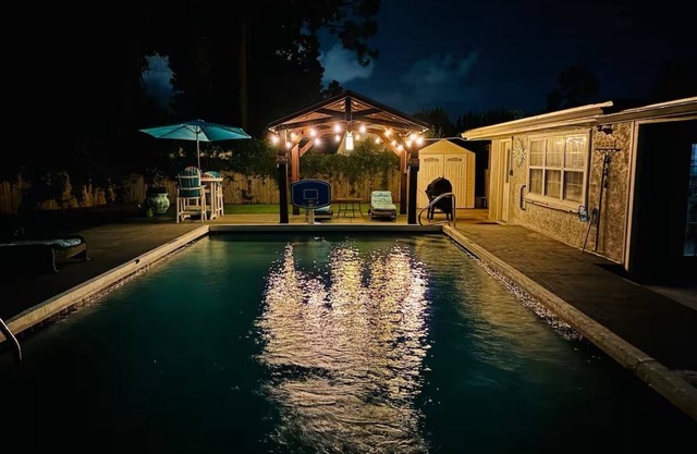 Happy OURS 206–Pool-Close to Beach-Sleeps 6