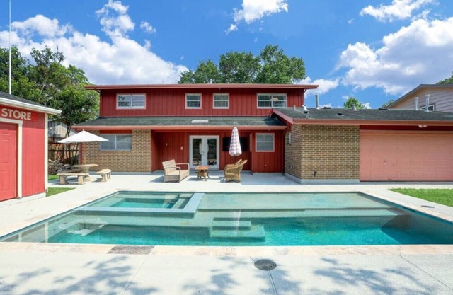 Harbor HideAway | Pool | 1 Mile to Beach | Cruise