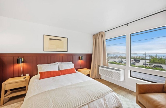 Harbor Hub Retreat | Walk to Tours & Dining