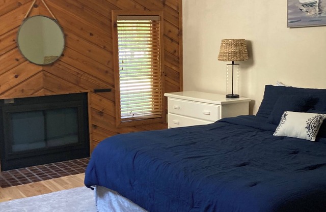 Harbor Springs 3 bdrm, 2.5 bath condo. Beach, pools, close to skiing & golfing.