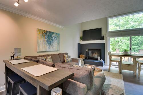 Harbor Springs Condo about 6 Mi to Lake Michigan!