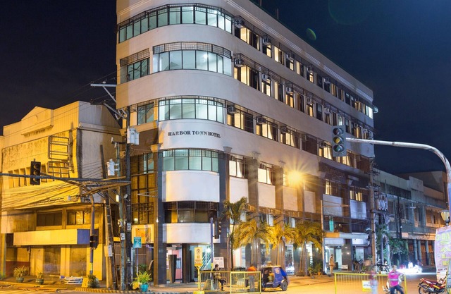 Harbor Town Hotel