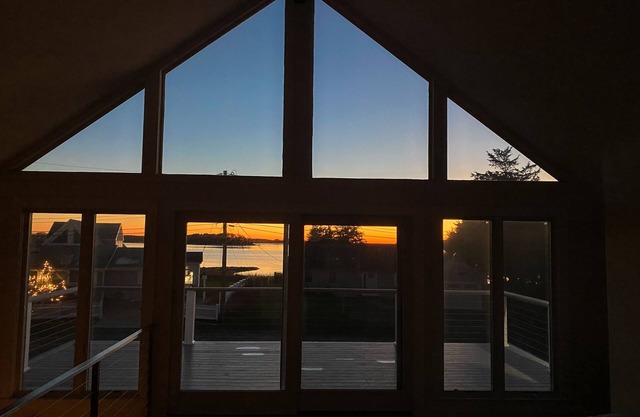 Harbor-view home with seasonal hot tub, kayaks & fireplace - walk to beach