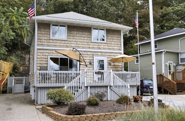 Harborside Grand Haven - Remodeled 4 Bedroom Cottage on Lake Michigan