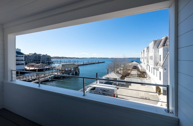 Harborside Inn