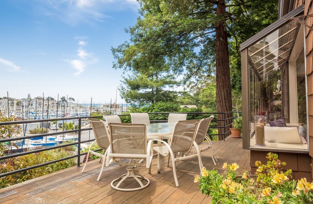 Harborview deck, 3 bed, 4 bath, Hot tub, steps to Seabright Beach in Santa Cruz