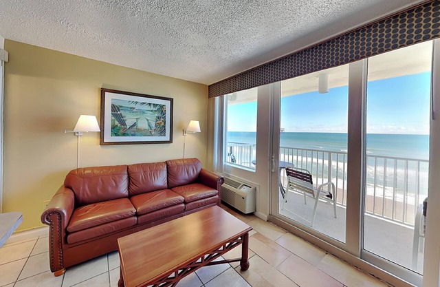 Harbour Beach Resort 805 | Amenities + Beach Front