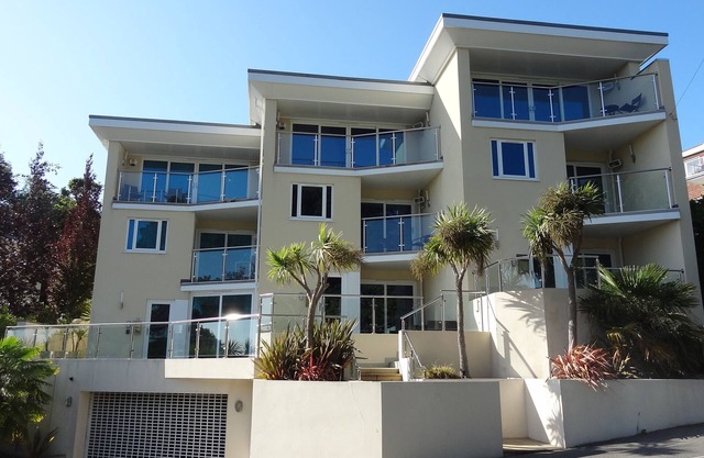 Harbour View contemporary townhouse with spectacular sea views