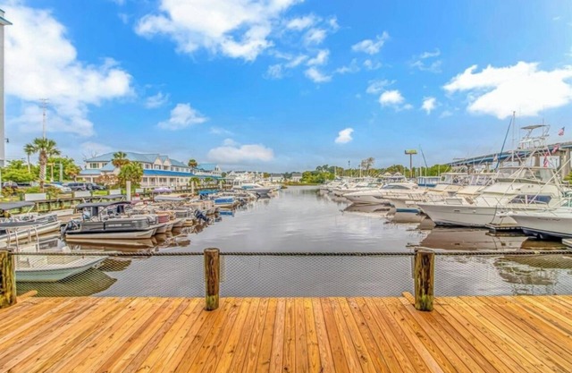 Harbourgate Marina l 2BR l Waterway View