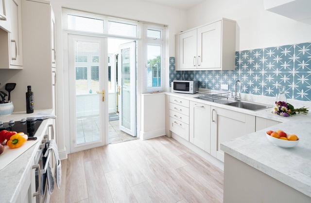 Harbourside home for 6 in Cardigan Bay
