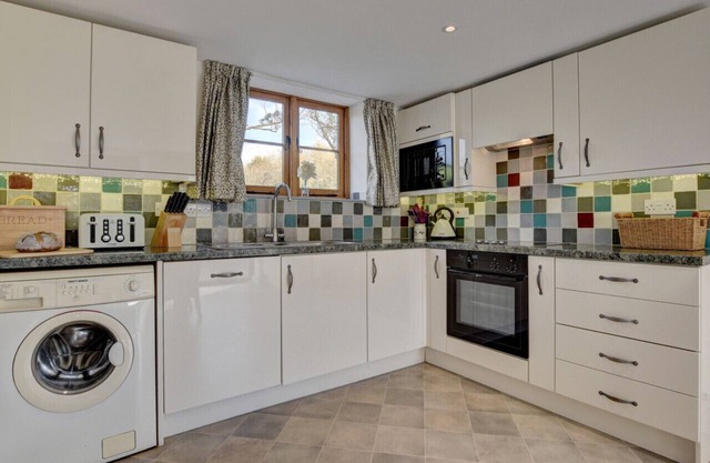 Harford Barn - Three Bedroom House, Sleeps 6