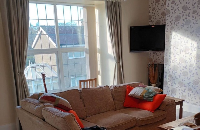 HARLECH/ HUGE three bedroom- BEST location in Wales.