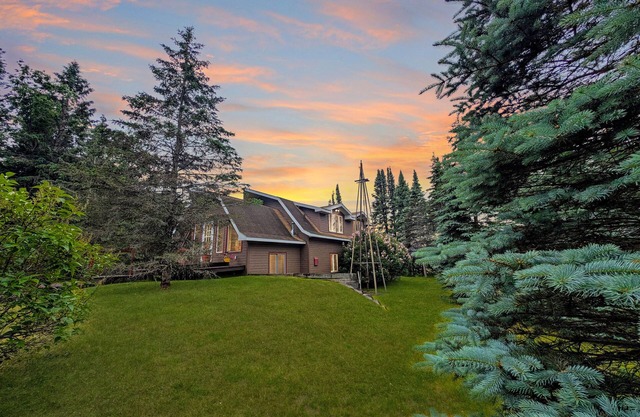 Harlequin Haven | HotTub, AC, Lake Access & Dock, Dogs OK w/fee