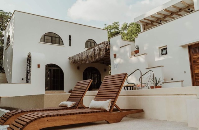 Harmonious 3 bedroom home with infinity salt water pool