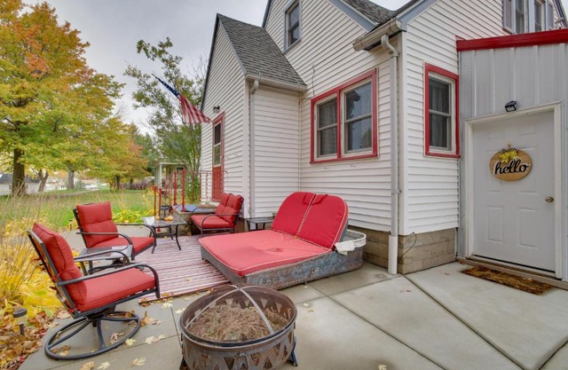 Harmony Home with Fire Pit 5 Mi to Niagara Cave!